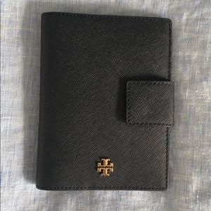 BRAND NEW Tory Burch passport holder and wallet